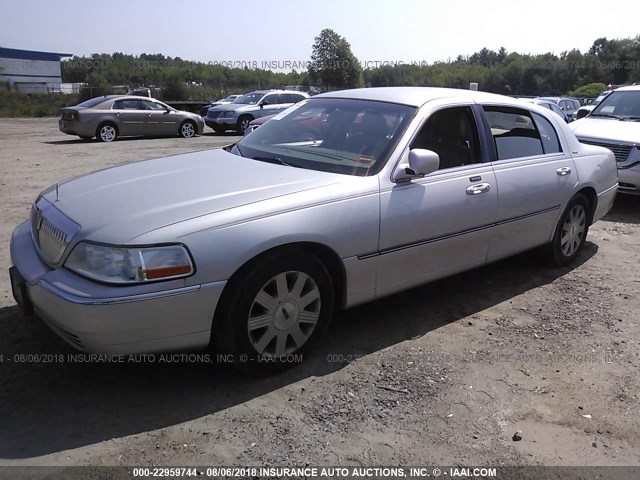 1LNHM85W44Y640914 - 2004 LINCOLN TOWN CAR ULTIMATE LONG WHEELBASE SILVER photo 2