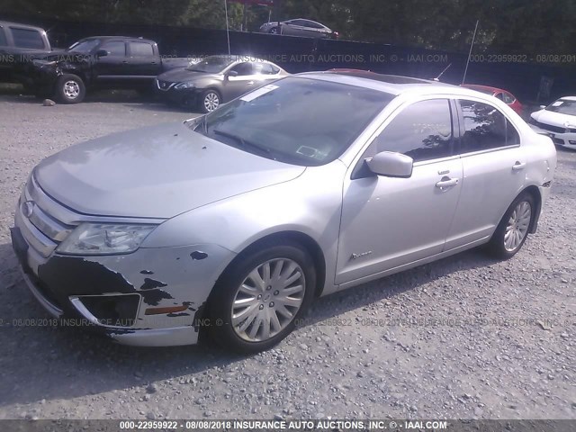 3FADP0L3XAR247469 - 2010 FORD FUSION HYBRID SILVER photo 2