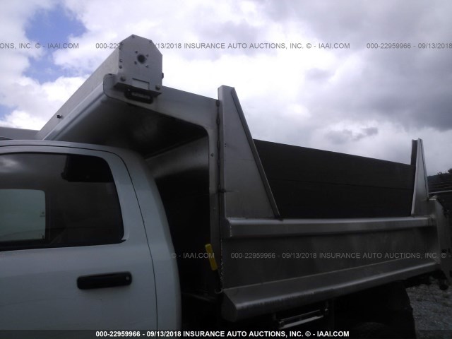 3C7WRNAL0GG381511 - 2016 RAM 5500 WHITE photo 7