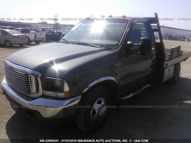 1FDWF36S72EC18246 - 2002 FORD F350 SUPER DUTY GRAY photo 2