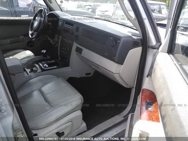 1J8HG58N26C153345 - 2006 JEEP COMMANDER LIMITED SILVER photo 5