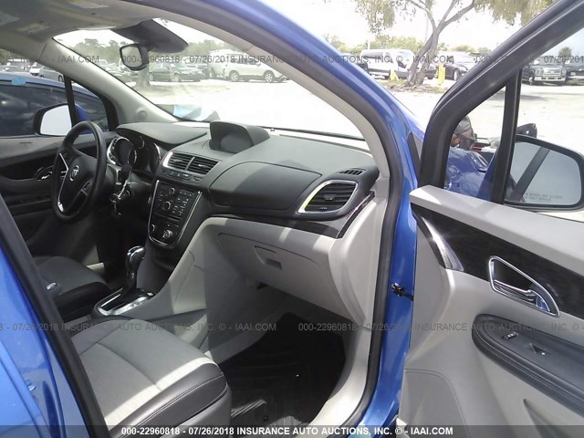 KL4CJASB0GB568692 - 2016 BUICK ENCORE BLUE photo 5