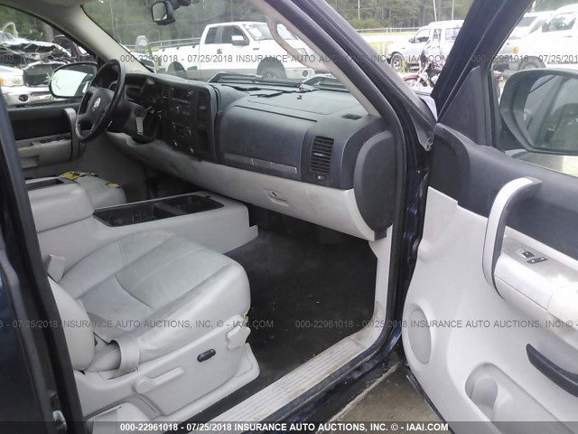 2GCEC19J571596641 - 2007 CHEVROLET SILVERADO C1500 BLUE photo 5