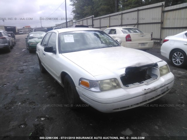 2FAFP73W51X107472 - 2001 FORD CROWN VICTORIA  WHITE photo 1