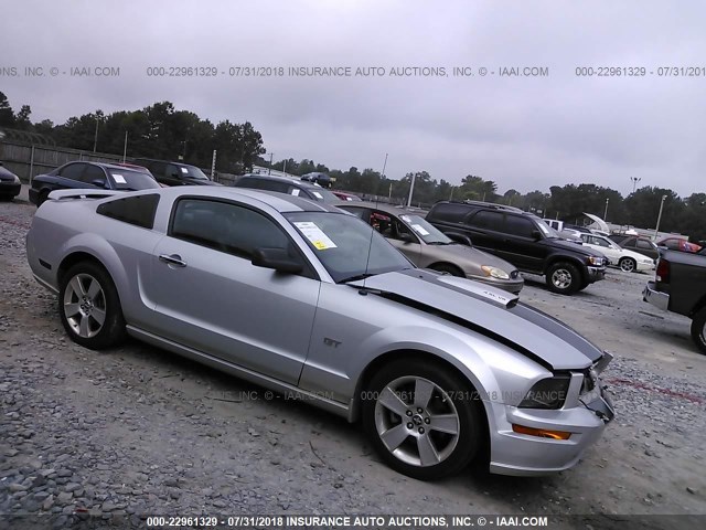 1ZVFT82H975356203 - 2007 FORD MUSTANG GT SILVER photo 1