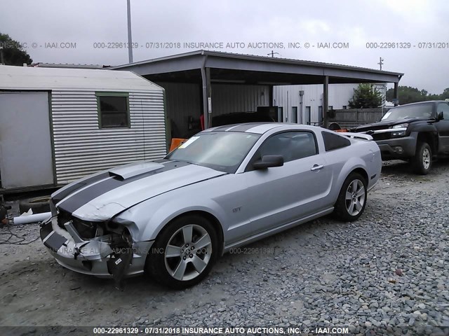 1ZVFT82H975356203 - 2007 FORD MUSTANG GT SILVER photo 2