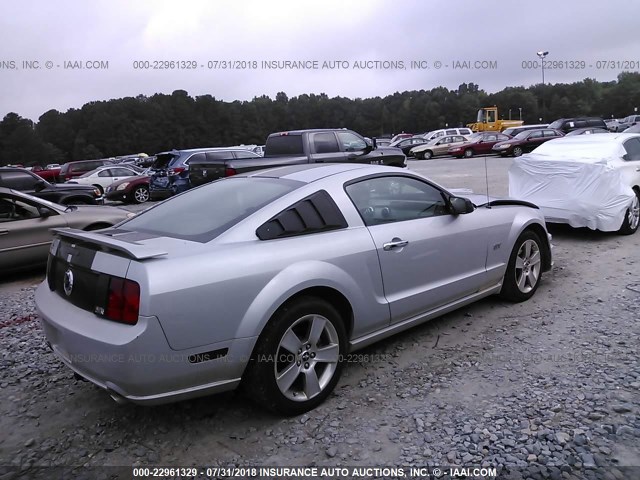 1ZVFT82H975356203 - 2007 FORD MUSTANG GT SILVER photo 4