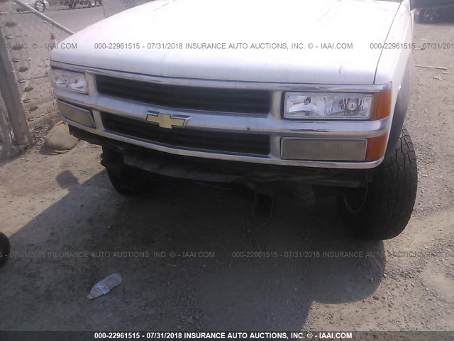 1GKGK26N8PJ717987 - 1993 GMC SUBURBAN K2500 WHITE photo 6