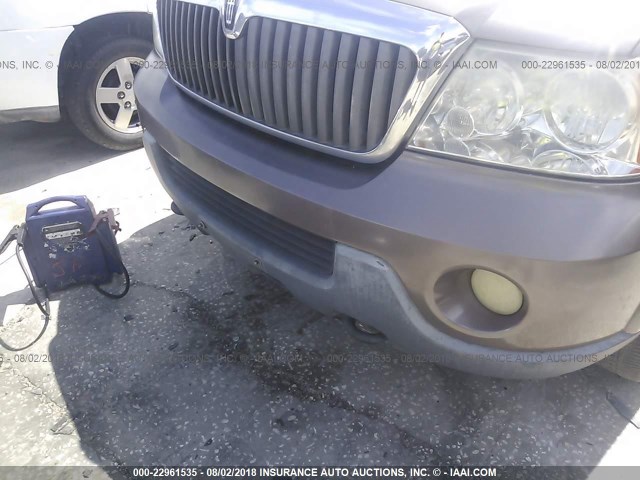5LMFU27R44LJ28639 - 2004 LINCOLN NAVIGATOR 棕色 照片 6