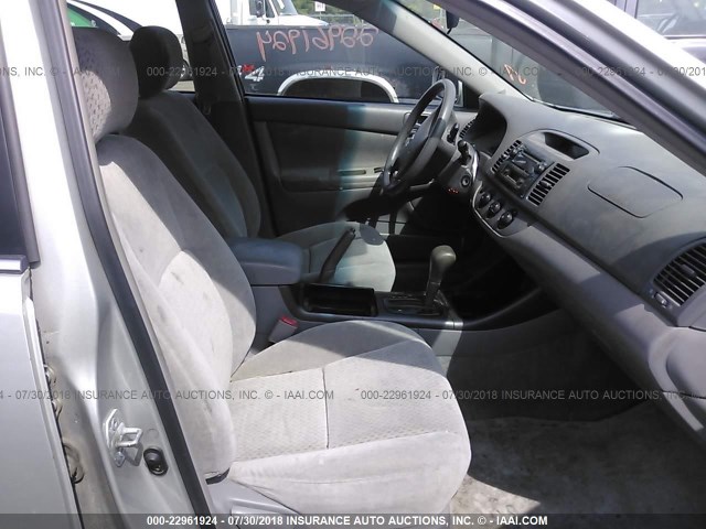 4T1BE32K33U260458 - 2003 TOYOTA CAMRY LE/XLE/SE Gümüş foto 5