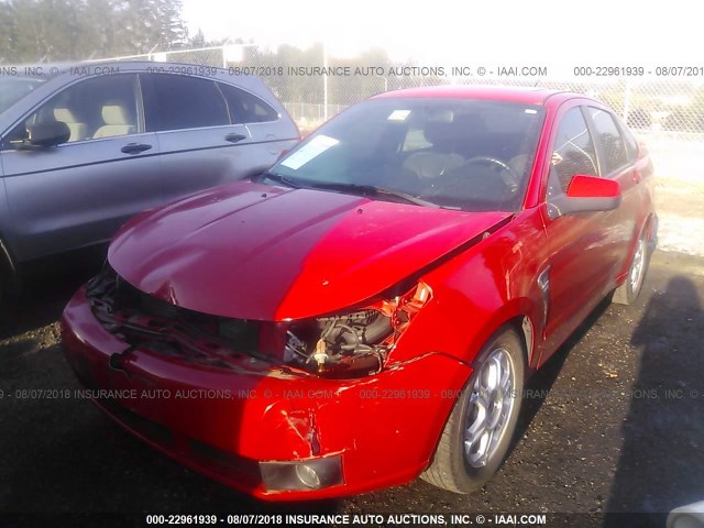 1FAHP35N98W272940 - 2008 FORD FOCUS SE/SEL/SES RED photo 2