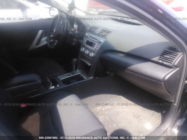 4T1BF3EK7AU075206 - 2010 TOYOTA CAMRY SE/LE/XLE 黑色 照片 5