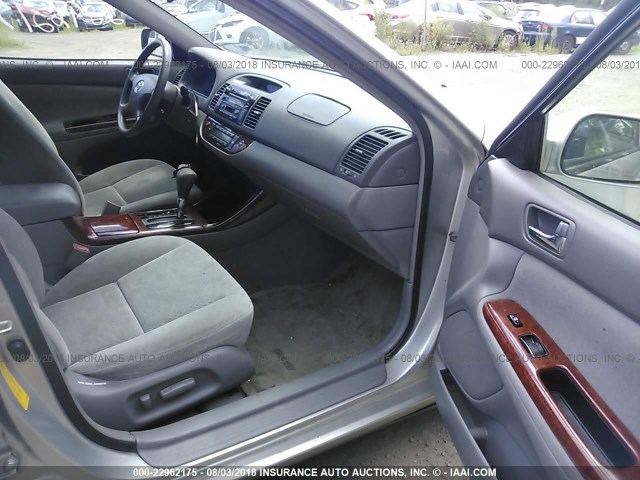 4T1BE30K73U752266 - 2003 TOYOTA CAMRY LE/XLE/SE SILVER photo 5