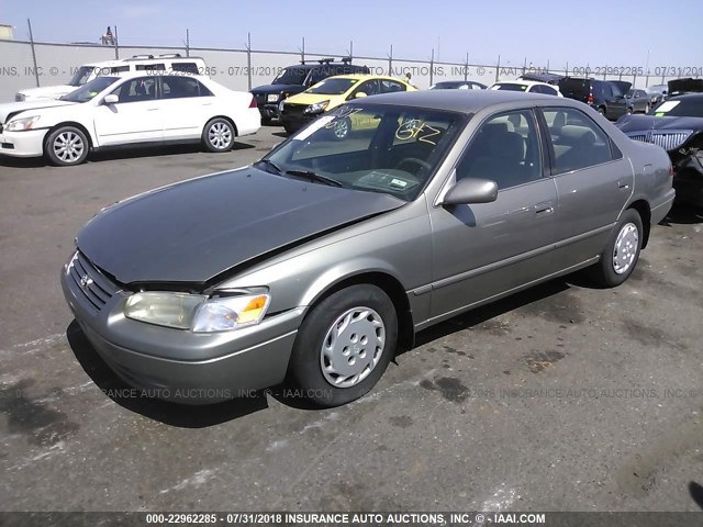 JT2BG22K0V0100758 - 1997 TOYOTA CAMRY LE/XLE TAN photo 2