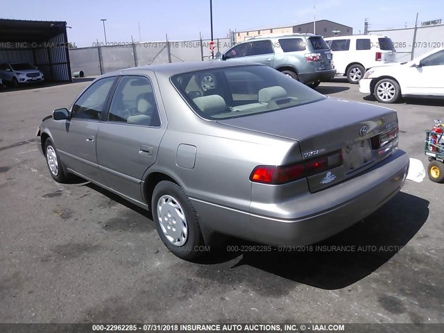 JT2BG22K0V0100758 - 1997 TOYOTA CAMRY LE/XLE TAN photo 3