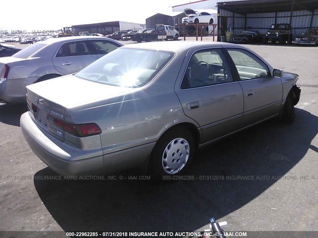 JT2BG22K0V0100758 - 1997 TOYOTA CAMRY LE/XLE TAN photo 4