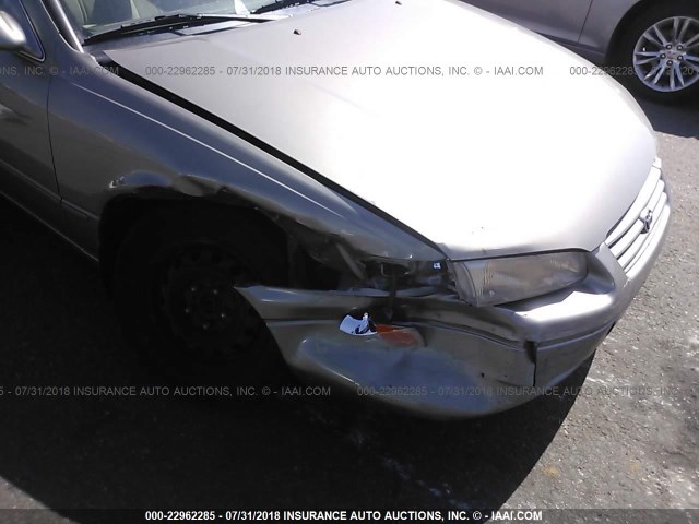 JT2BG22K0V0100758 - 1997 TOYOTA CAMRY LE/XLE TAN photo 6