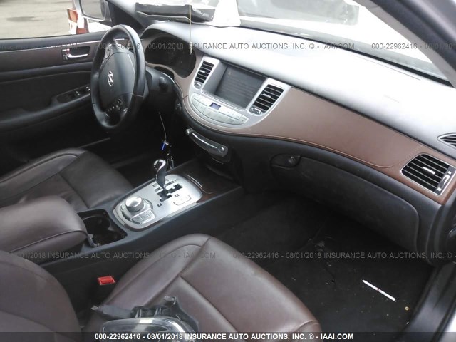 KMHGC4DE8BU128271 - 2011 HYUNDAI GENESIS 3.8L SILVER photo 5