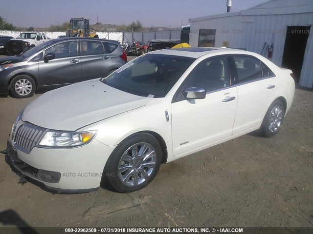 3LNDL2L37CR829030 - 2012 LINCOLN MKZ HYBRID WHITE photo 2