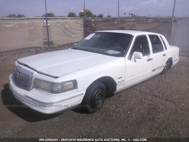 1LNLM81W0VY653757 - 1997 LINCOLN TOWN CAR EXECUTIVE WHITE photo 2