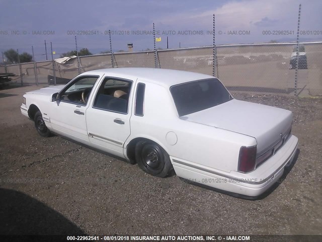 1LNLM81W0VY653757 - 1997 LINCOLN TOWN CAR EXECUTIVE WHITE photo 3