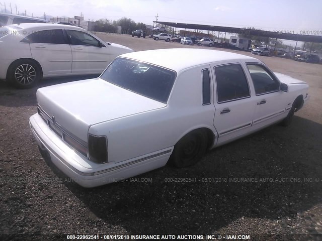 1LNLM81W0VY653757 - 1997 LINCOLN TOWN CAR EXECUTIVE WHITE photo 4