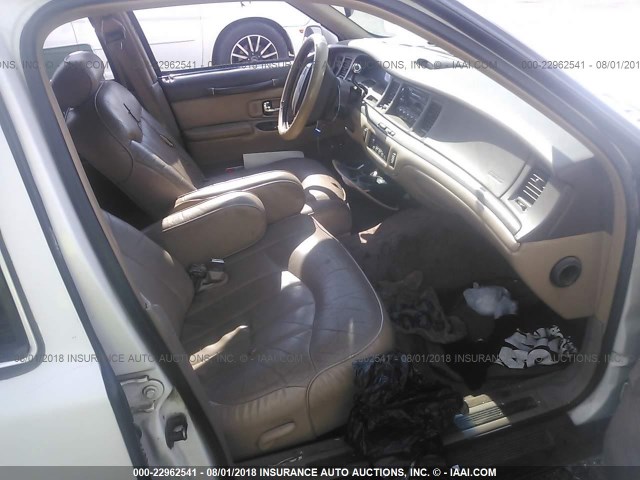1LNLM81W0VY653757 - 1997 LINCOLN TOWN CAR EXECUTIVE WHITE photo 5
