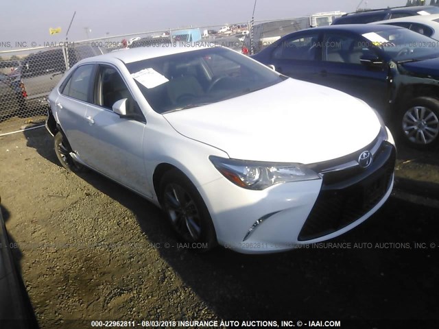 4T1BF1FK0HU270139 - 2017 TOYOTA CAMRY LE/XLE/SE/XSE 白色 照片 1