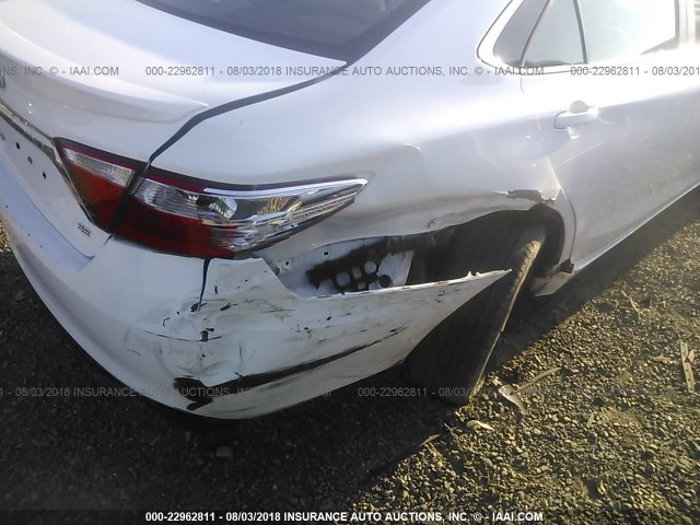 4T1BF1FK0HU270139 - 2017 TOYOTA CAMRY LE/XLE/SE/XSE 白色 照片 6