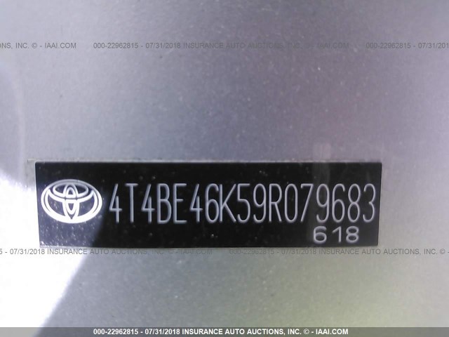 4T4BE46K59R079683 - 2009 TOYOTA CAMRY SE/LE/XLE SILVER photo 9