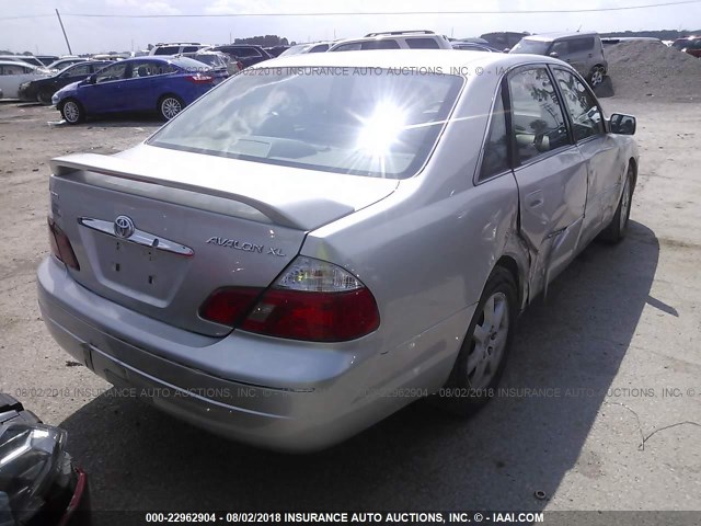 4T1BF28B24U354251 - 2004 TOYOTA AVALON XL/XLS SILVER photo 4