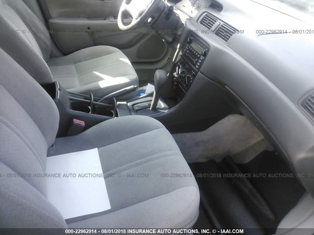4T1BG22K11U106767 - 2001 TOYOTA CAMRY CE/LE/XLE თაფლისფერი ფოტო 5