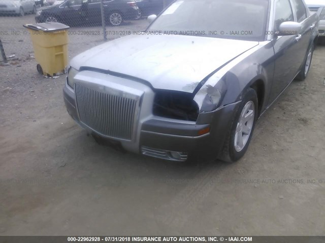 2C3JA43R65H532394 - 2005 CHRYSLER 300 GRAY photo 6