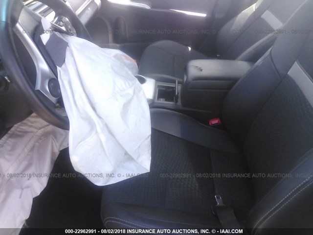 4T1BF1FK8CU588373 - 2012 TOYOTA CAMRY SE/LE/XLE შავი ფოტო 5