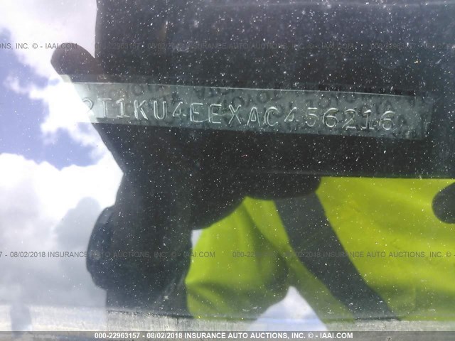 2T1KU4EEXAC456216 - 2010 TOYOTA COROLLA MATRIX  GRAY photo 9