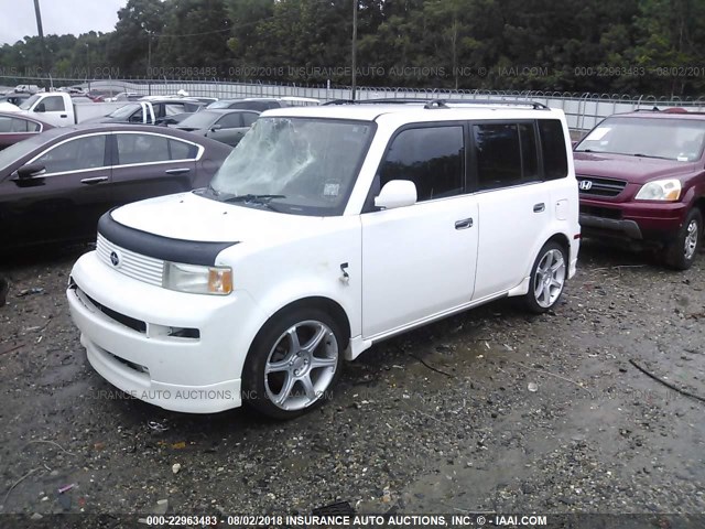 JTLKT324054027012 - 2005 TOYOTA SCION XB Weiß Foto 2