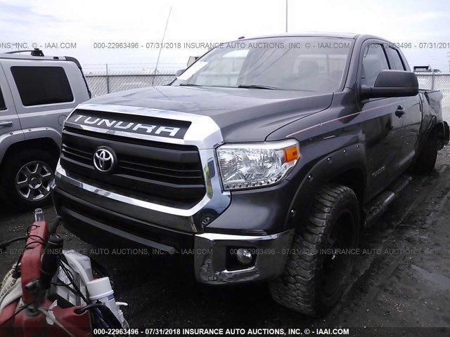 5TFRM5F14FX084882 - 2015 TOYOTA TUNDRA DOUBLE CAB SR/SR5 GRAY photo 2