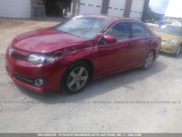 4T1BF1FK1CU566456 - 2012 TOYOTA CAMRY SE/LE/XLE წითელი ფოტო 2