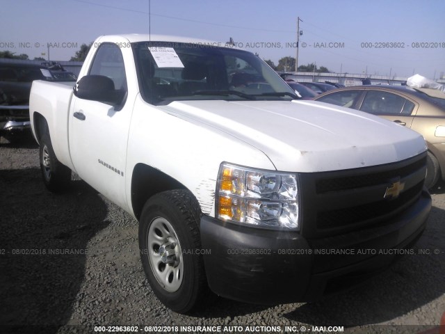 1GCEC14XX7Z636988 - 2007 CHEVROLET SILVERADO C1500 CLASSIC WHITE photo 1