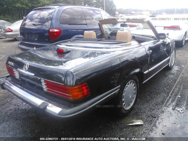 WDBBA48D3HA056099 - 1987 MERCEDES-BENZ 560 SL BLACK photo 4