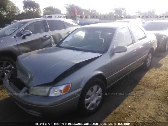 JT2BF22K9W0109933 - 1998 TOYOTA CAMRY CE/LE/XLE GRAY photo 2