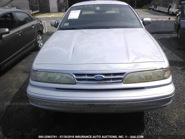 2FALP74W1SX135742 - 1995 FORD CROWN VICTORIA LX SILVER photo 6