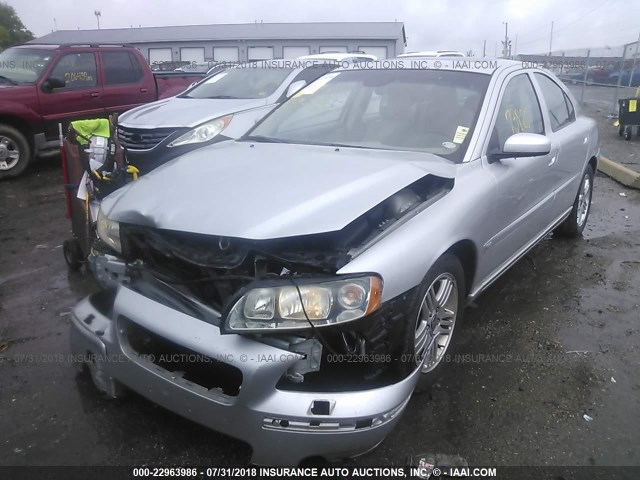 YV1RS592862505780 - 2006 VOLVO S60 2.5T SILVER photo 2