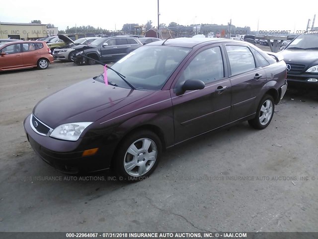 1FAHP34N07W347010 - 2007 FORD FOCUS ZX4/S/SE/SES MAROON photo 2