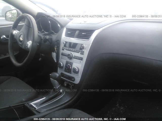 1G1ZC5EB7A4125540 - 2010 CHEVROLET MALIBU 1LT 银色 照片 5