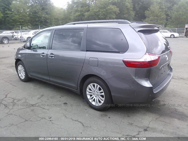 5TDYZ3DC5HS886193 - 2017 TOYOTA SIENNA XLE/LIMITED GRAY photo 3