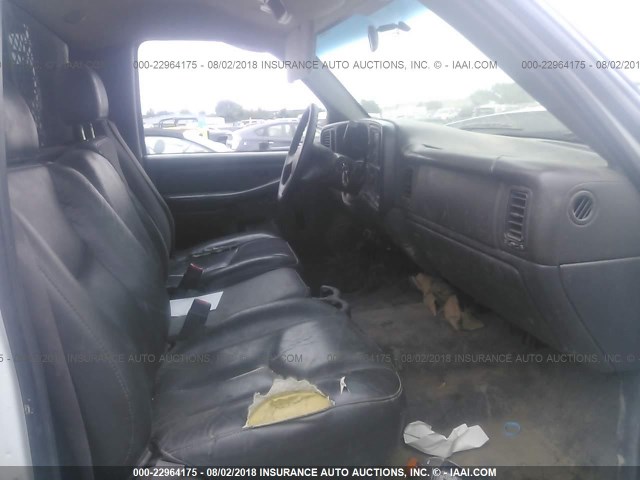 1GBJC34D66E286592 - 2006 CHEVROLET SILVERADO C3500 WHITE photo 5