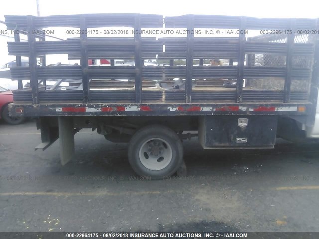 1GBJC34D66E286592 - 2006 CHEVROLET SILVERADO C3500 WHITE photo 7