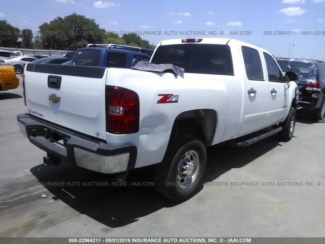 1GCHC23K58F108187 - 2008 CHEVROLET SILVERADO C2500 HEAVY DUTY WHITE photo 4