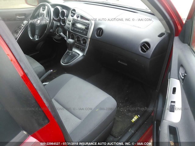 2T1KR32E95C427604 - 2005 TOYOTA COROLLA MATRIX XR RED photo 5